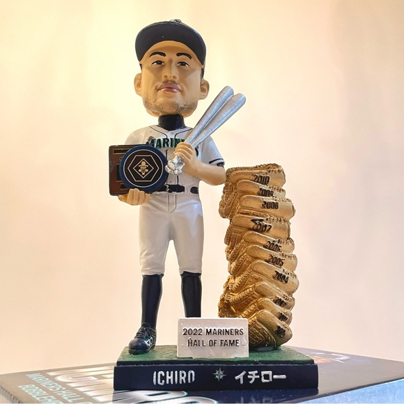 Seattle Mariners Ichiro Suzuki HOF Bobblehead - Picture 4 of 5